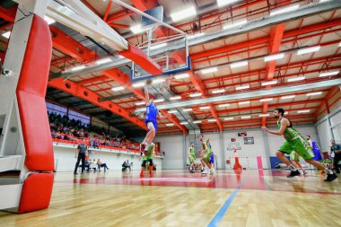 Rijeka - 26 Nisan 2018: Basketbol maç Cibona karşı Skrljevo. Hırvat Premium Telekom lig. Hırvatistan üzerinde 26 Nisan 2018.