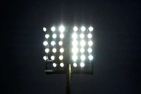 Stadionbeleuchtung Über Dunklem Nachthimmel — Stockfoto