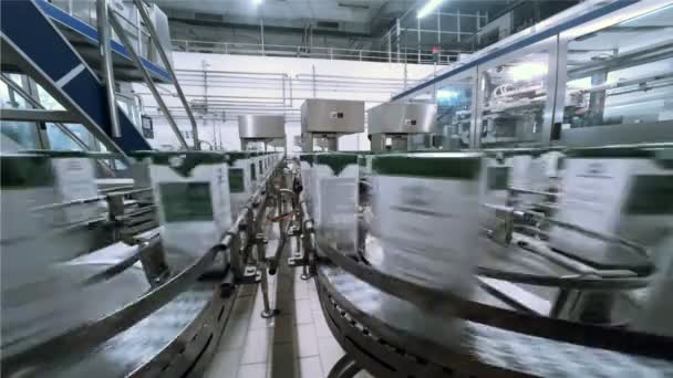 Περιβάλλον Παραγωγής Γάλακτος Βιομηχανική Γραμμή Μεταποίησης — Αρχείο Βίντεο