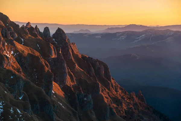 Disposizione rocce illuminate — Foto Stock