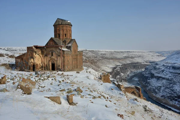 季格兰 Honents 教会在 Ani 之间白雪皑皑的性质 — 图库照片