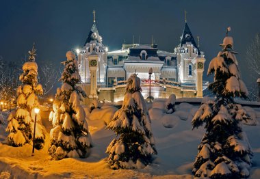 Kukla Tiyatrosu gece görünümü