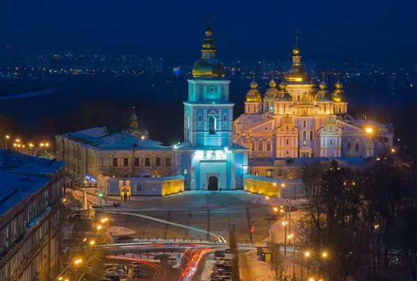 Osvětlené Saint Michael náměstí _ Kyjev — Stock fotografie