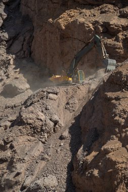 Dağlarda çalışma Ekskavatör