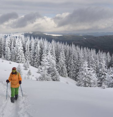 kız kış aylarında trekking