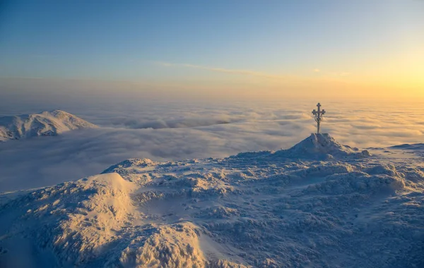 Cross, nature and nobody — Stock Photo, Image