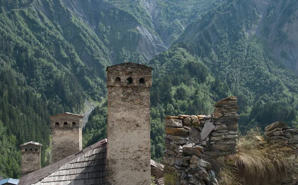 Menara Svaneti di pegunungan — Stok Foto