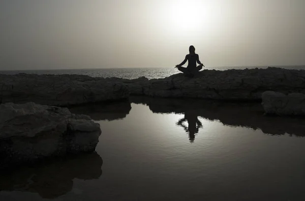 Wieczornej medytacji nad morzem — Zdjęcie stockowe