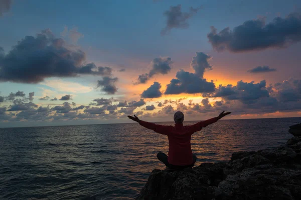 Lågor av sunset ge positiva uttryck — Stockfoto