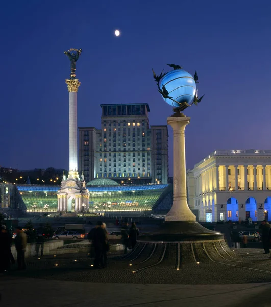 Maidan Nezalezhnosti - večer — Stock fotografie