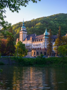 Lillafured Sarayı ile manzara 