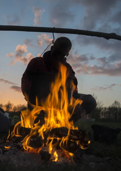 Lidé ve vašem okolí táborák — Stock fotografie