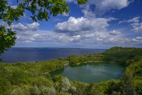 Çok renkli göller ile peyzaj — Stok fotoğraf