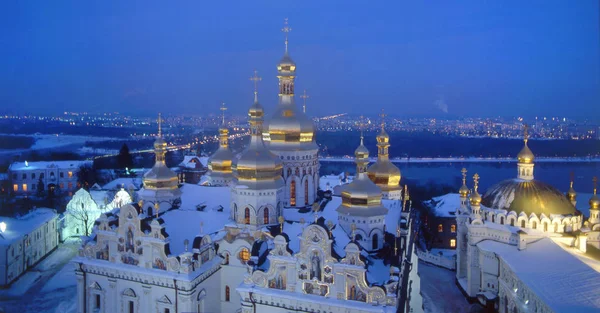 Kışın Dormition Katedrali gece Üstten Görünüm