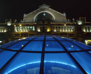 Besarabsky Pazar gece görünümü