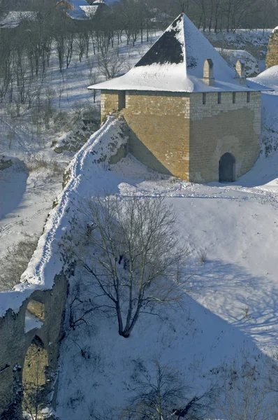 Хотин - Внешняя оборонительная стена и башня — стоковое фото