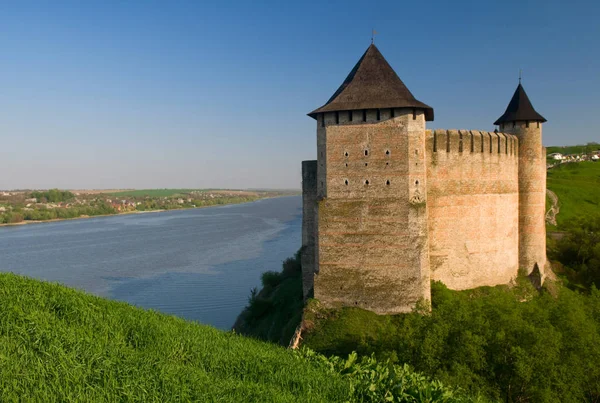 Khotyn Festung und Fluss Dniester allgemeine Ansicht — Stockfoto