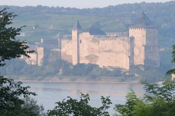 Khotyn fortress from afar — Stock Photo, Image