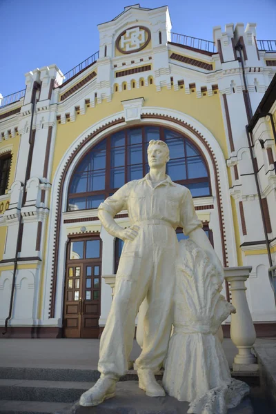 Escultura cerca de la estación de tren de Kazatin —  Fotos de Stock