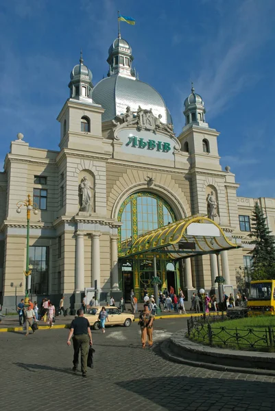 Lviv (Lvov) - construcción de la estación central de tren — Foto de Stock