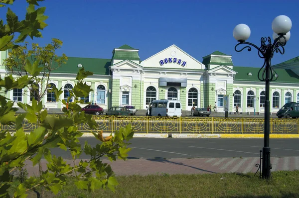 Berdyansk railway station against blue sky background — Stockfoto