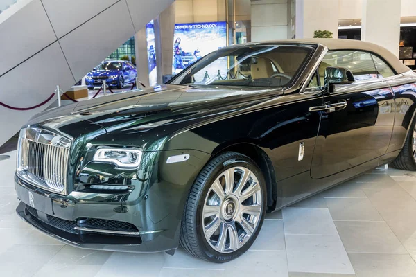 MUNICH, GERMANY - 16 Haziran 2019: BMW Müzesinde Rolls Royce Car..
