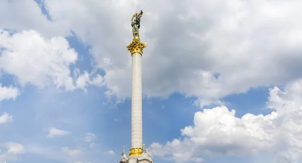 2017 Kiev Ukraine June 2018 Statue Berehynia Monument Independence Square — 스톡 사진