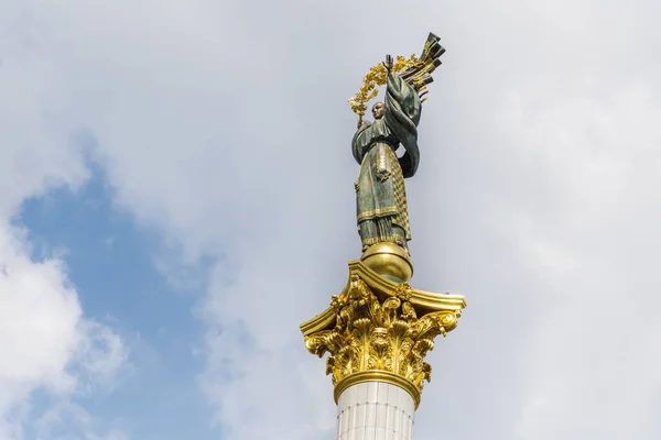 2017 Kiev Ukraine June 2018 Statue Berehynia Monument Independence Square — 스톡 사진