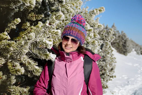 Cute Young Woman Standing Fir Tree Snowy Background — Stock Photo, Image