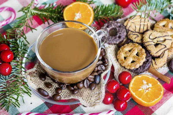 Heißer Und Starker Kaffee Glasschale Mit Keksen Orangen Und Zweigen — Stockfoto