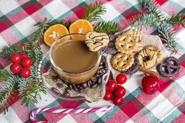 Heißer Und Starker Kaffee Glasschale Mit Keksen Orangen Und Zweigen — Stockfoto