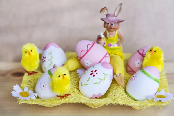 Easter Eggs Yellow Chickens Easter Rabbit — стоковое фото