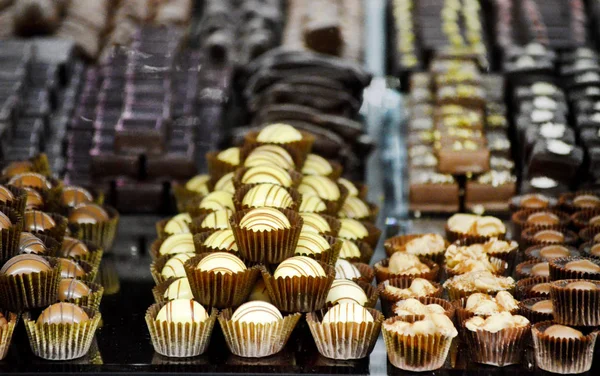 Doces Chocolate Branco Leite Uma Pastelaria — Fotografia de Stock