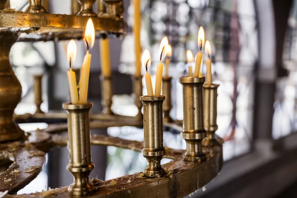 Свеча Горящими Свечами Церкви — стоковое фото