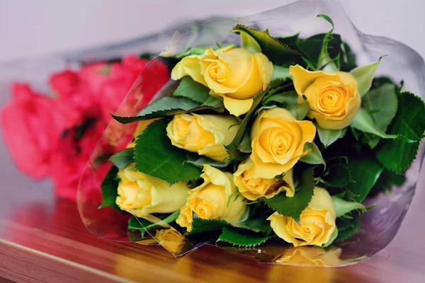 Όμορφο Μπουκέτο Από Κίτρινα Τριαντάφυλλα — Φωτογραφία Αρχείου