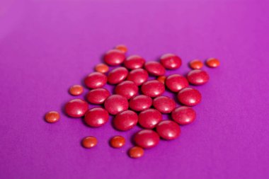 renkli Çikolata kaplamalı şeker yığını 