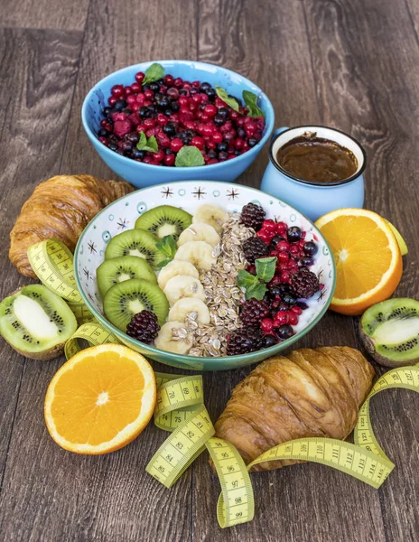 Hälsosam Frukost Med Granola Frukt Och Kaffe — Stockfoto