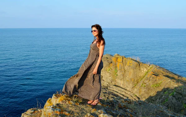 Joyeux Jeune Femme Profitant Des Vacances Été Sur Une Plage — Photo