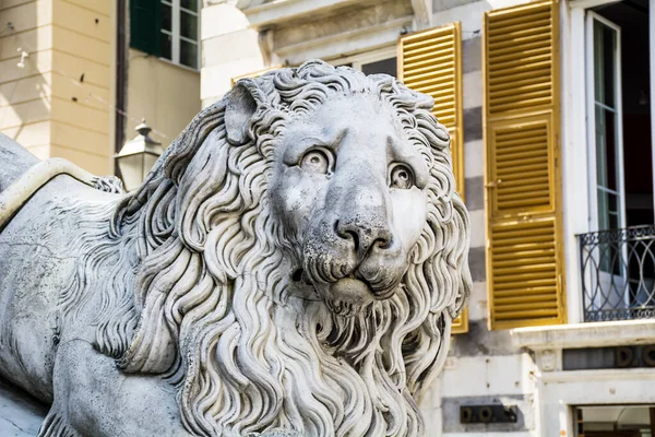 Estátua Leão Frente Catedral San Lorenzo Gênova Itália — Fotografia de Stock