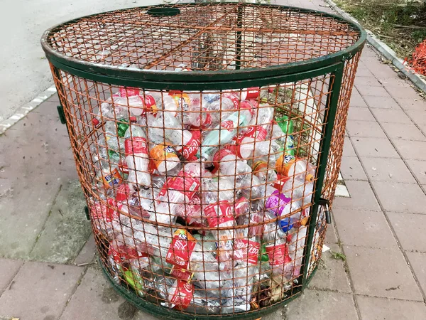 Sofia Bułgaria Stycznia 2020 Pojemnik Zbierania Plastikowych Butelek Recyklingu Ulicy — Zdjęcie stockowe