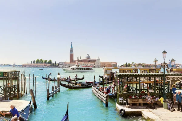 Venice Italy June 2016 Gondolas Canals Venice Italy — Stock Photo, Image