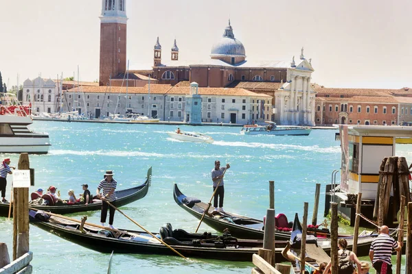 Venice Italy June 2016 Gondolas Canals Venice Italy — Stock Photo, Image