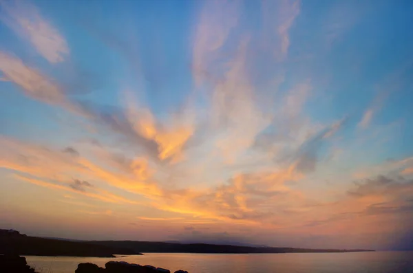 Beau Coucher Soleil Doré Sur Mer Paysage Mer Avec Nuages — Photo