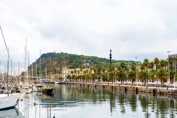 Barcelona Spain June 2016 游艇和帆船在巴塞罗那港停泊 — 图库照片