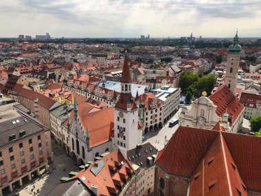 Münih, Almanya, Temmuz 2019: Münih, Almanya 'daki eski şehrin havadan görüntüsü. Skyline Arkaplanı 