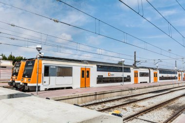 Vilanova i la Geltr, Barcelona Eyaleti, İspanya - 10 Haziran 2018: Renfe İstasyonu treni 