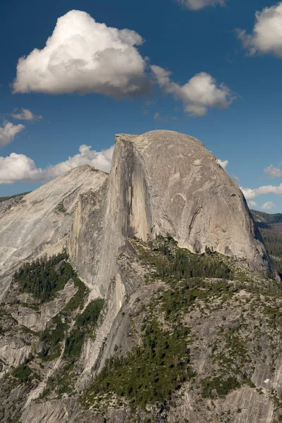 Demi-coupole dans le parc national Yosemite — Photo