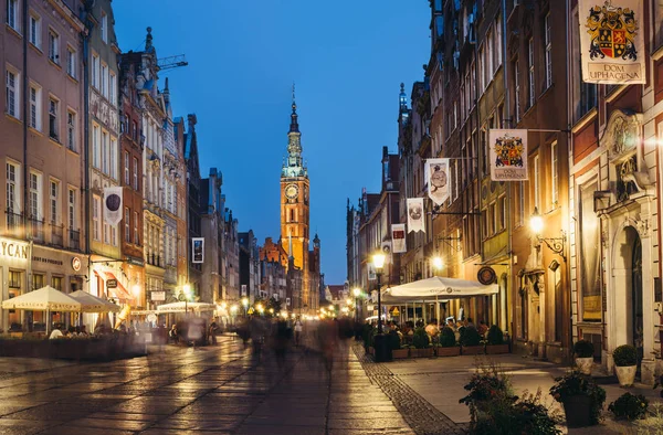 Vista panorámica del Ayuntamiento y Long Lane por la noche, Gdansk Imagen de stock