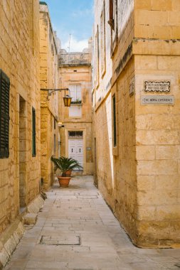 Mdina, Malta - 10 Mart 2017: Mdina deneyim, Mdina, Malta giderken SEHIR dar sokak