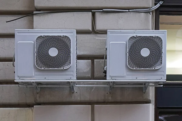 Két légkondicionálók — Stock Fotó